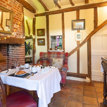 Frogs Hall B&B Eye  エクステリア 写真