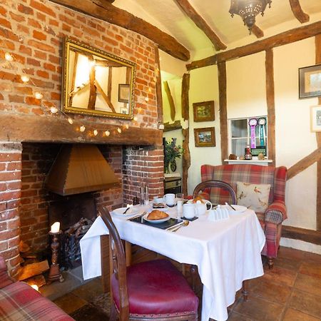 Frogs Hall B&B Eye  エクステリア 写真