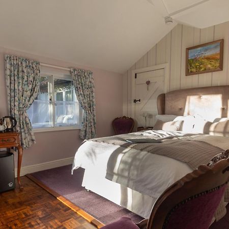 Frogs Hall B&B Eye  エクステリア 写真