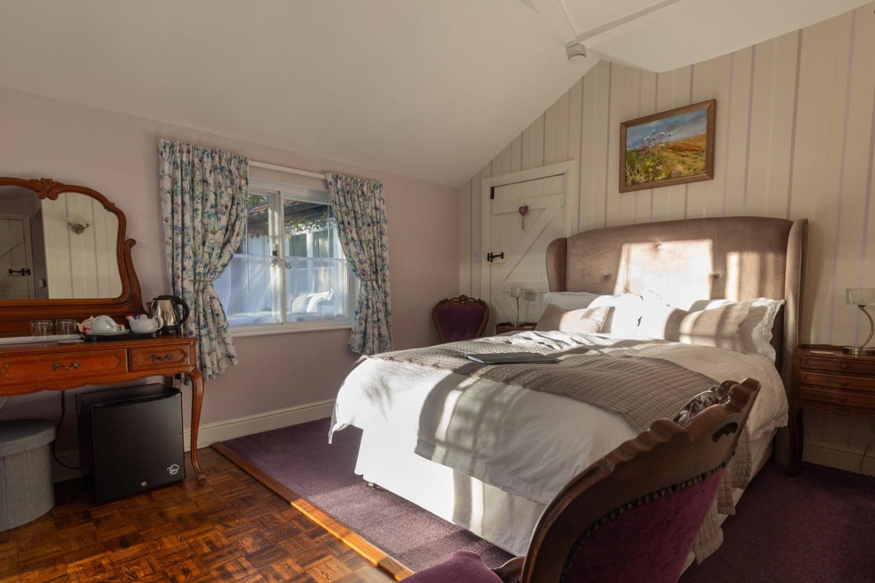 Frogs Hall B&B Eye  エクステリア 写真