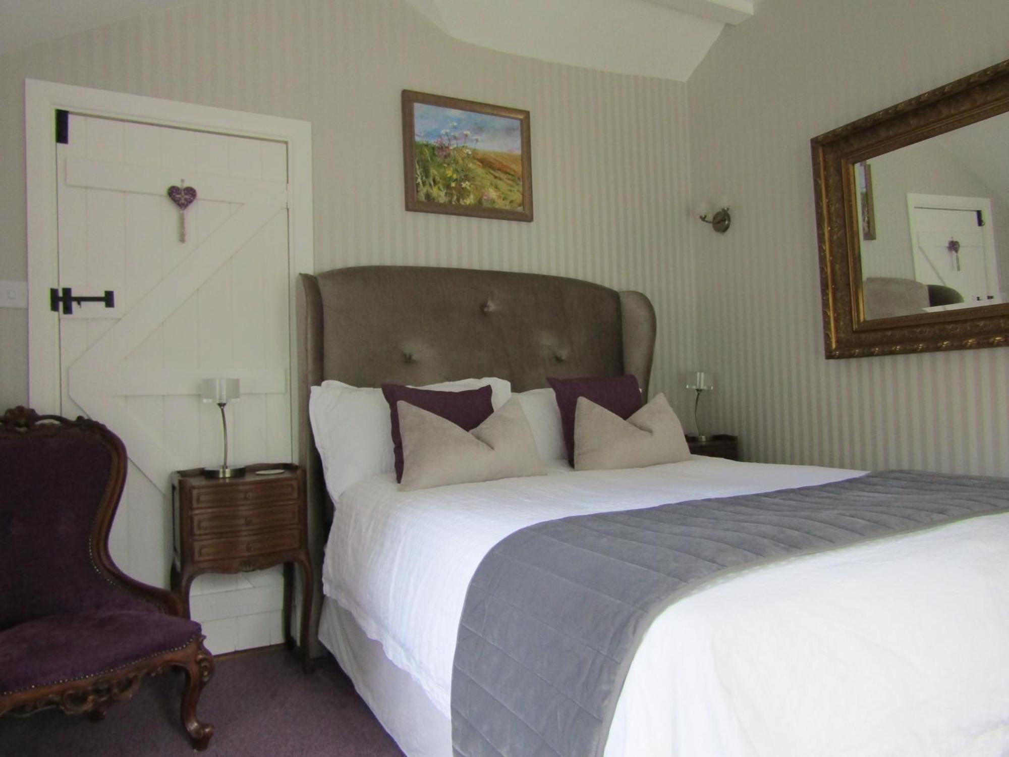 Frogs Hall B&B Eye  エクステリア 写真