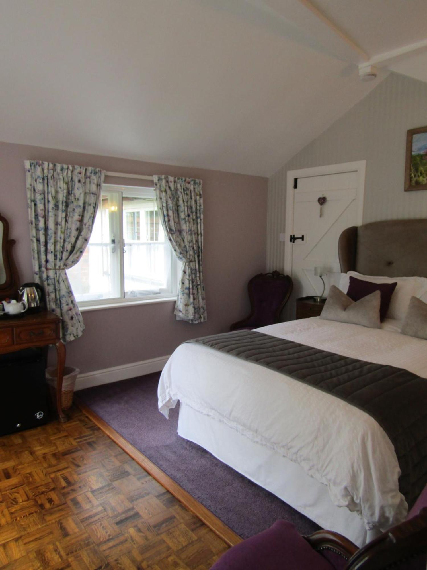 Frogs Hall B&B Eye  エクステリア 写真